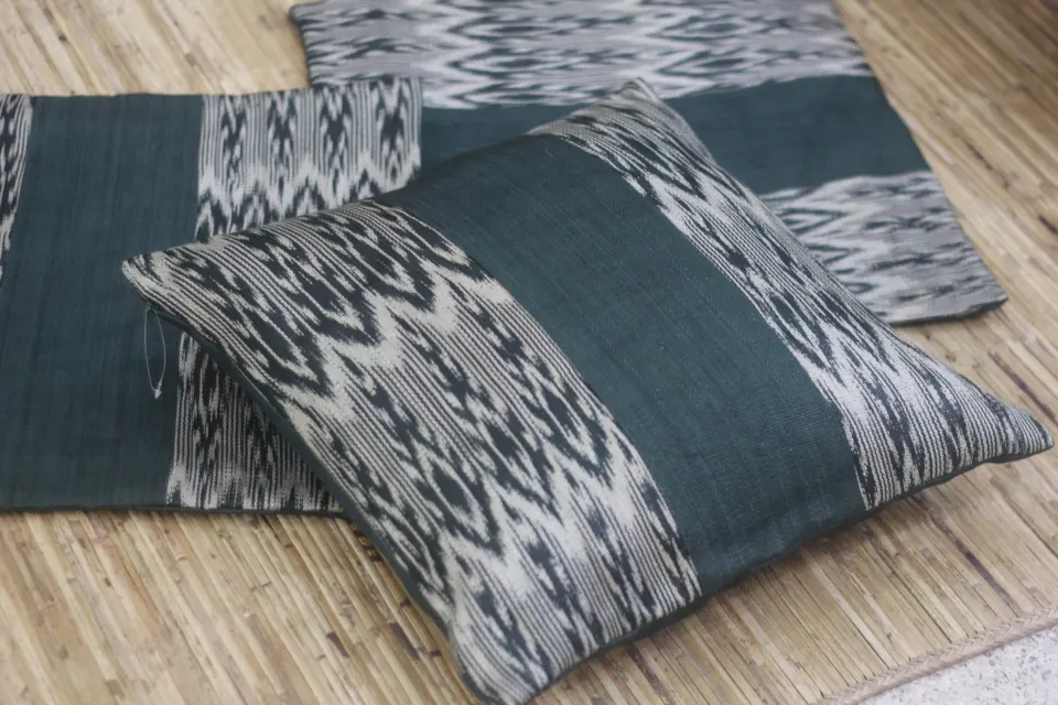 Throw Pillows, image 3