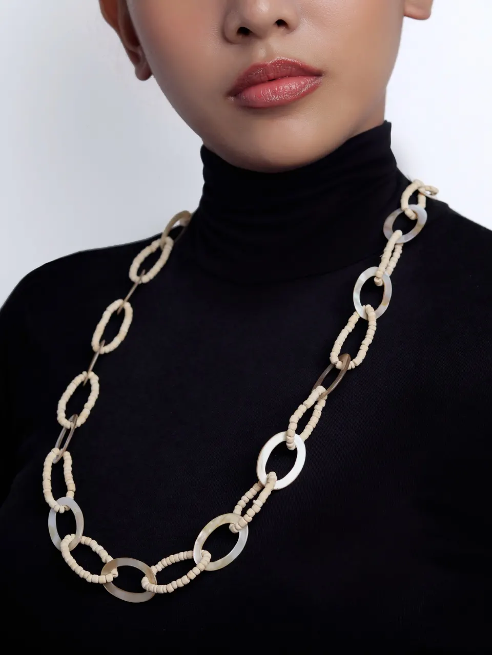CABEBE OVAL CHAIN W/ COCO BEADS, image 1