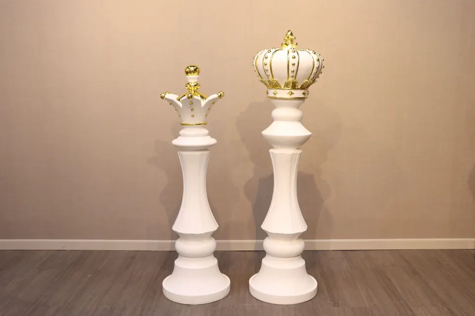 Giant Chess pieces, image 8