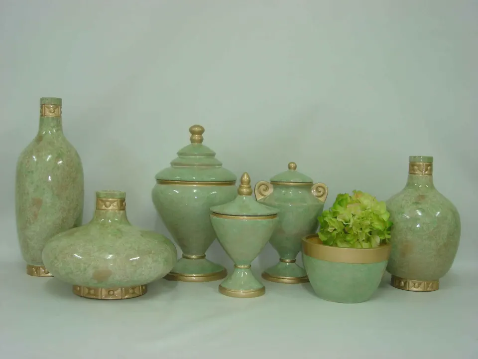 Urns, image 2