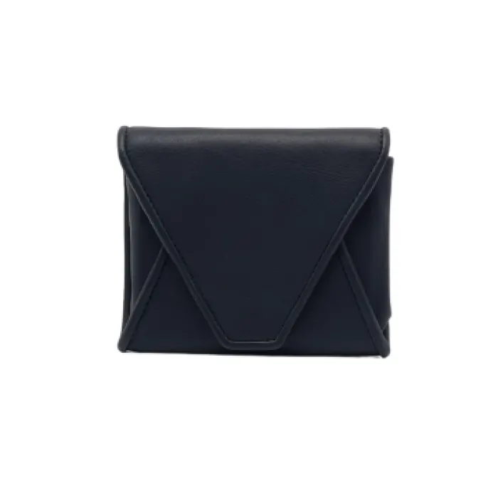 IK321302 in Black