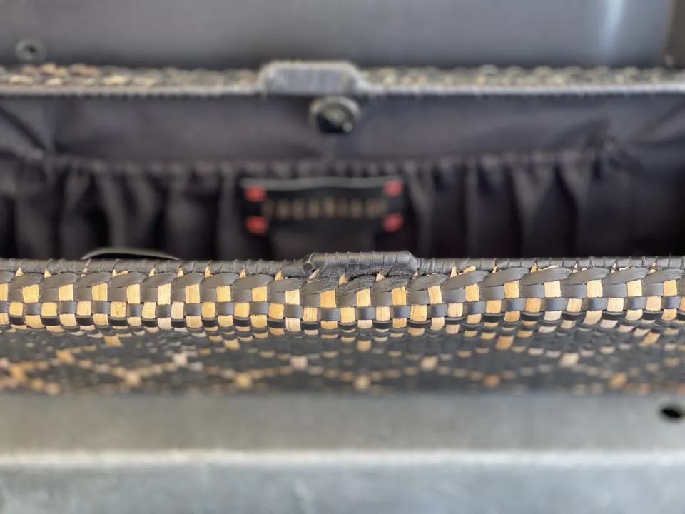Bee Clutch, image 3