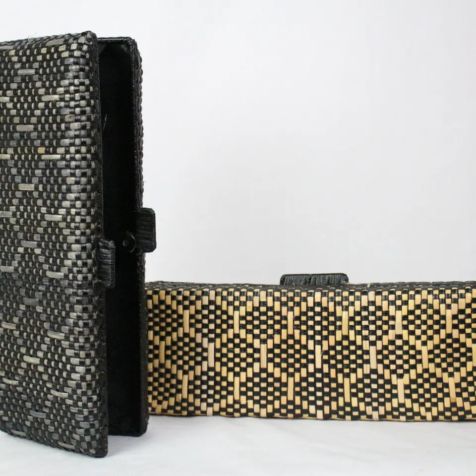 Bee Clutch, image 1