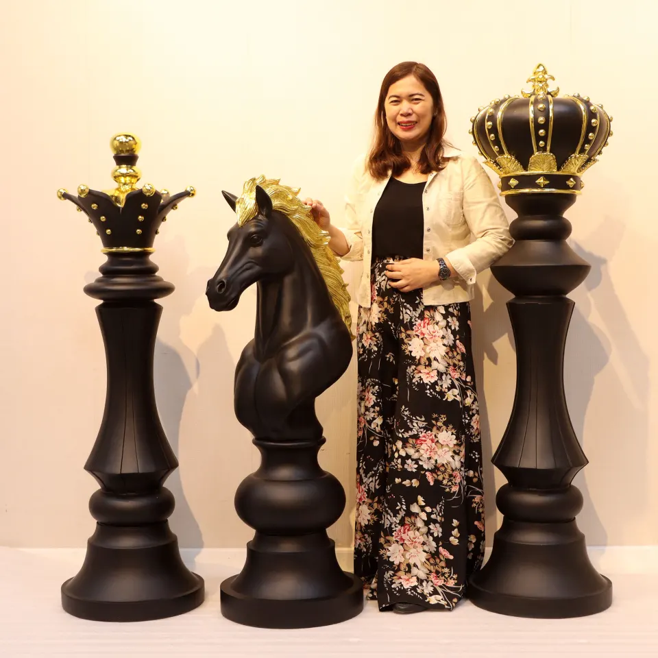 Giant Chess pieces, image 5
