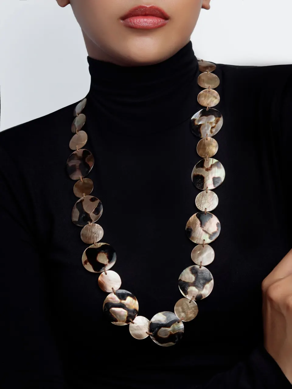 BROWNLIP LONG ALTERNATIVE ROUND NECKLACE, image 1
