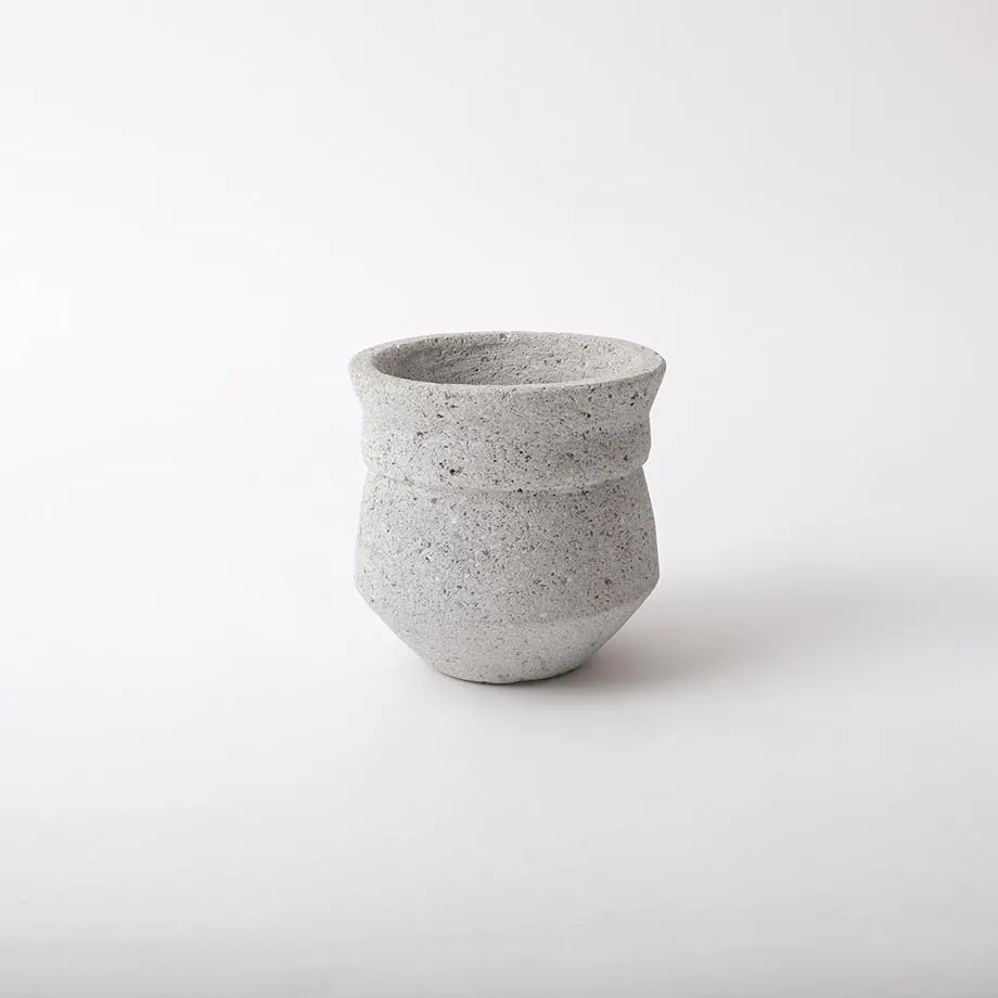2649 - Urn, image 1