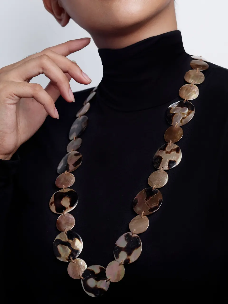 BROWNLIP LONG ALTERNATIVE ROUND NECKLACE, image 2