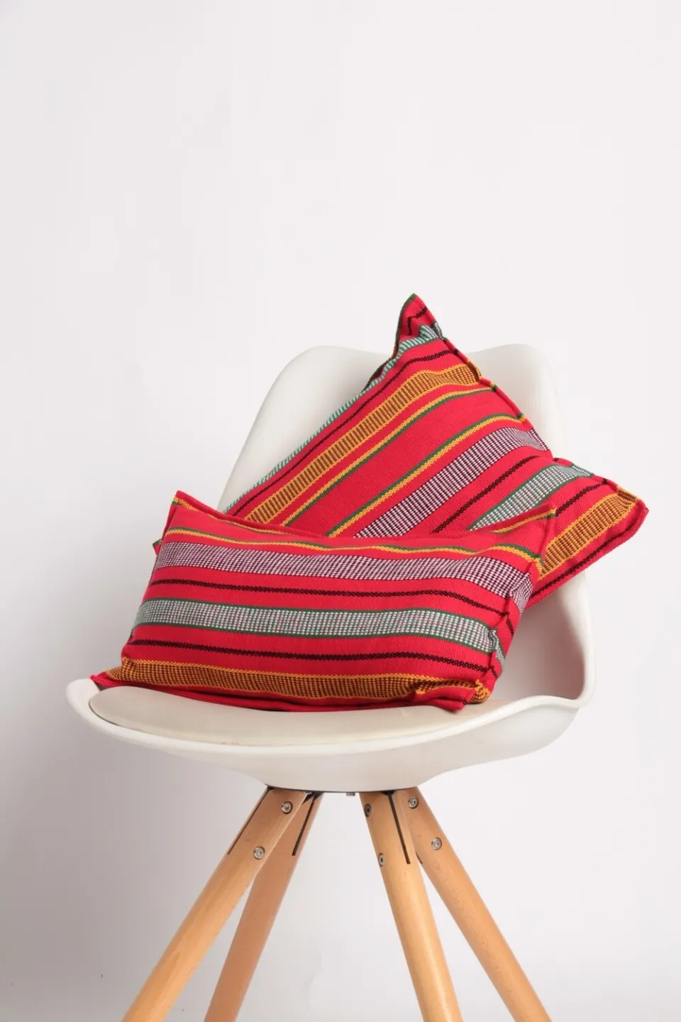 Paglaya Pillow in Rosas, image 3