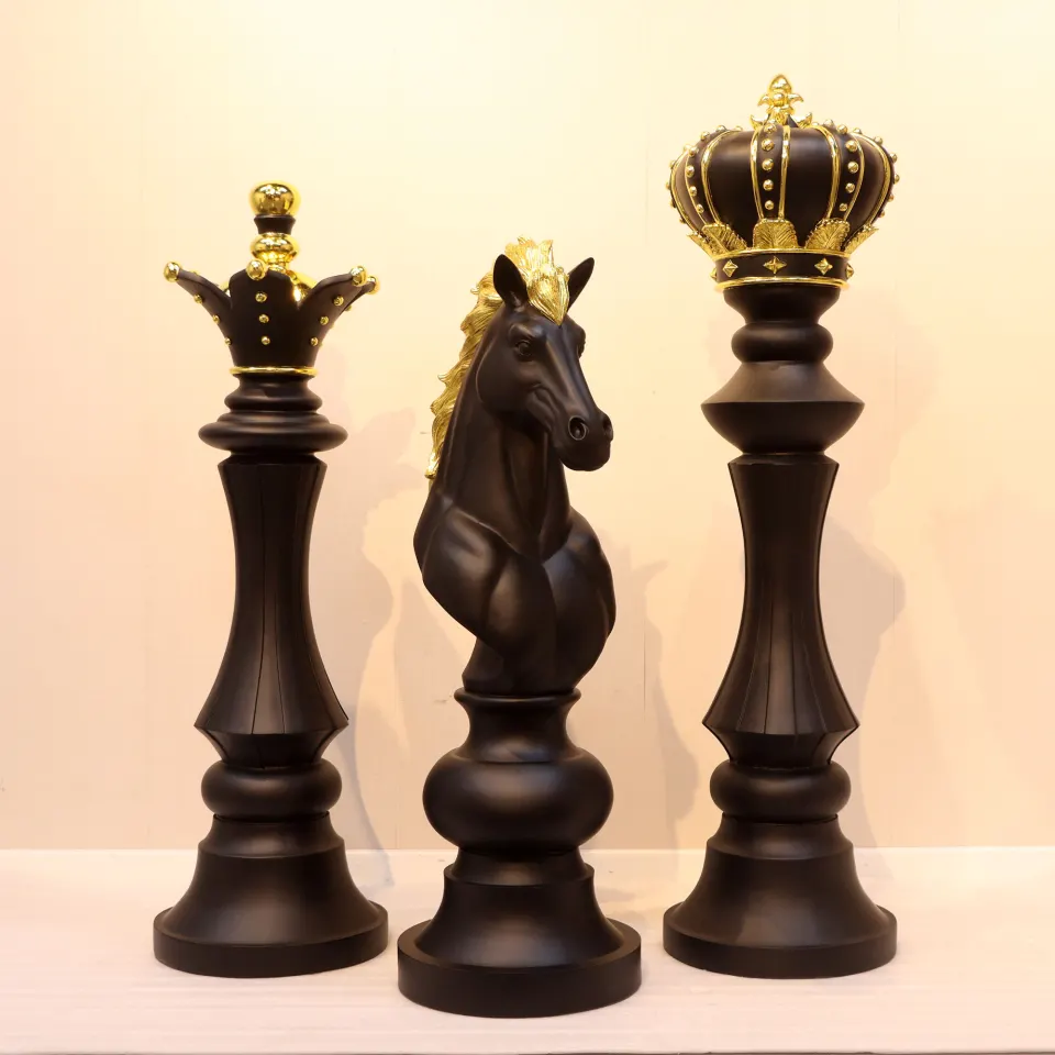 Giant Chess pieces, image 2
