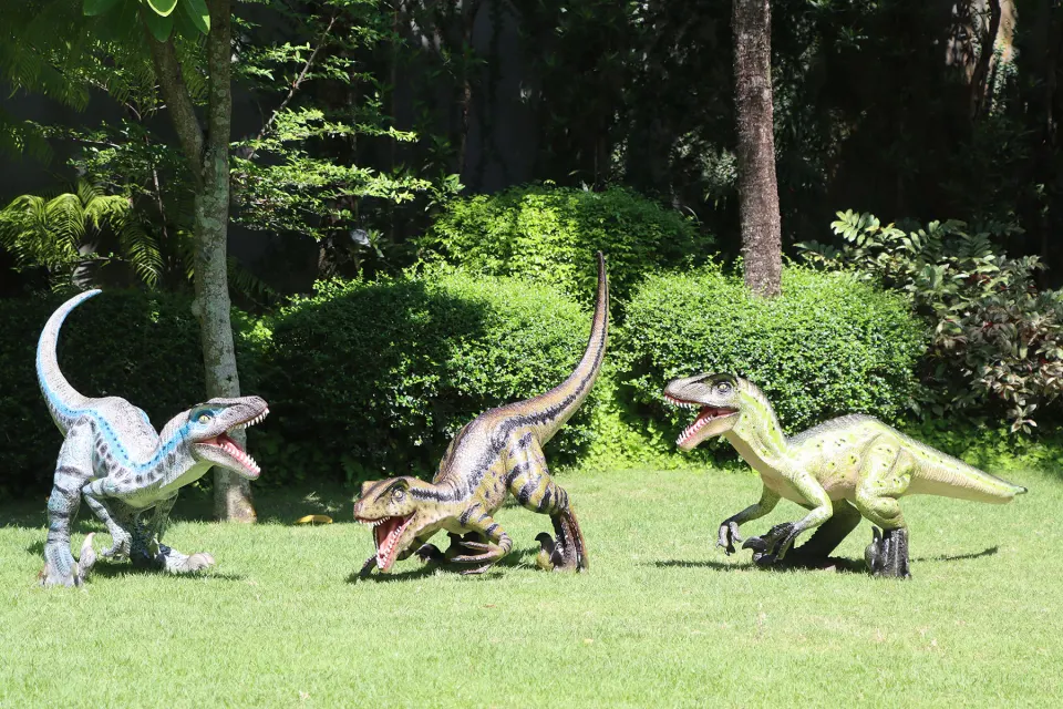 Velociraptors set of 3, image 2