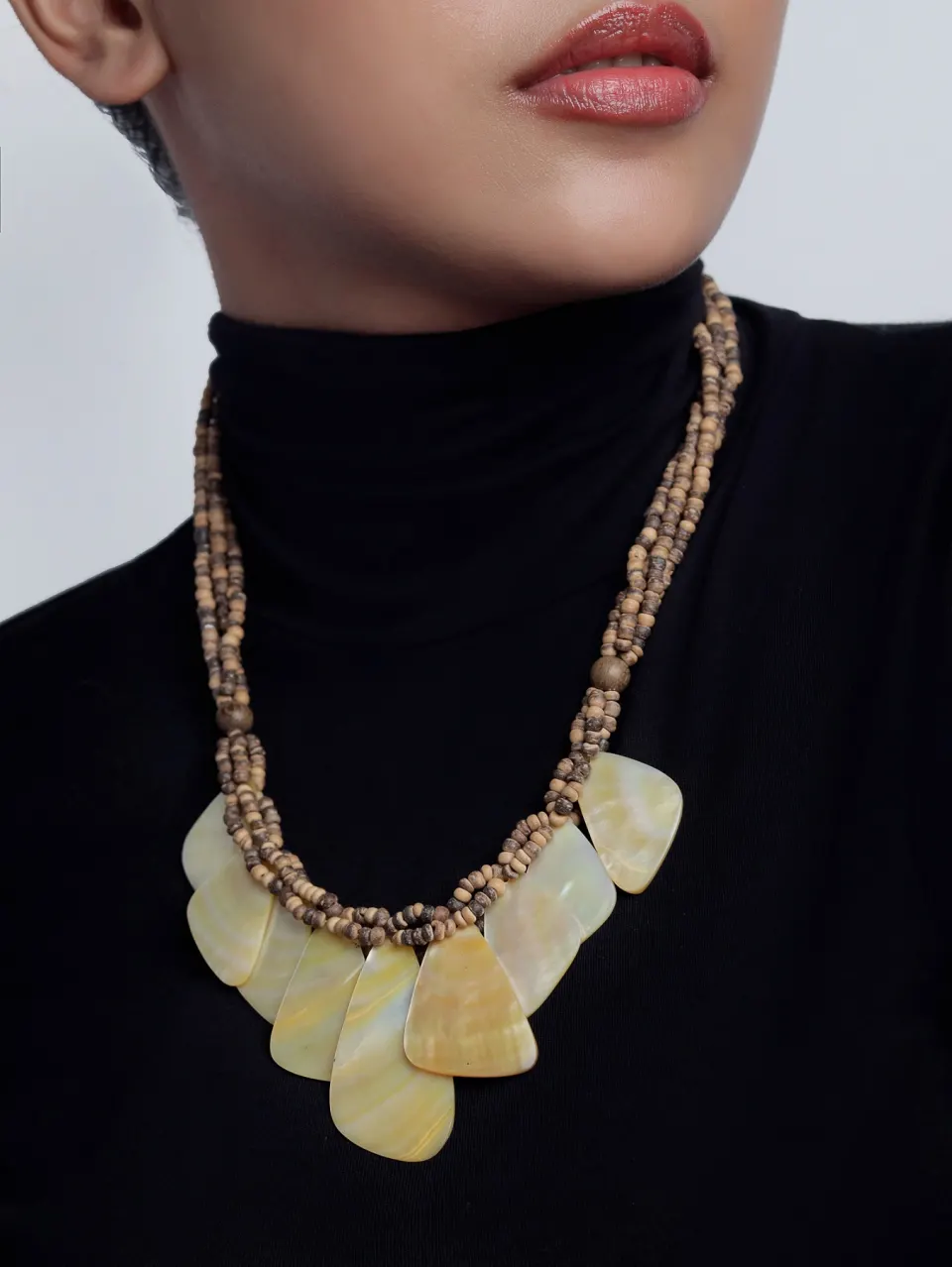 MOTHER OF PEARL TRIBAL W/ WOOD BEADS, image 3