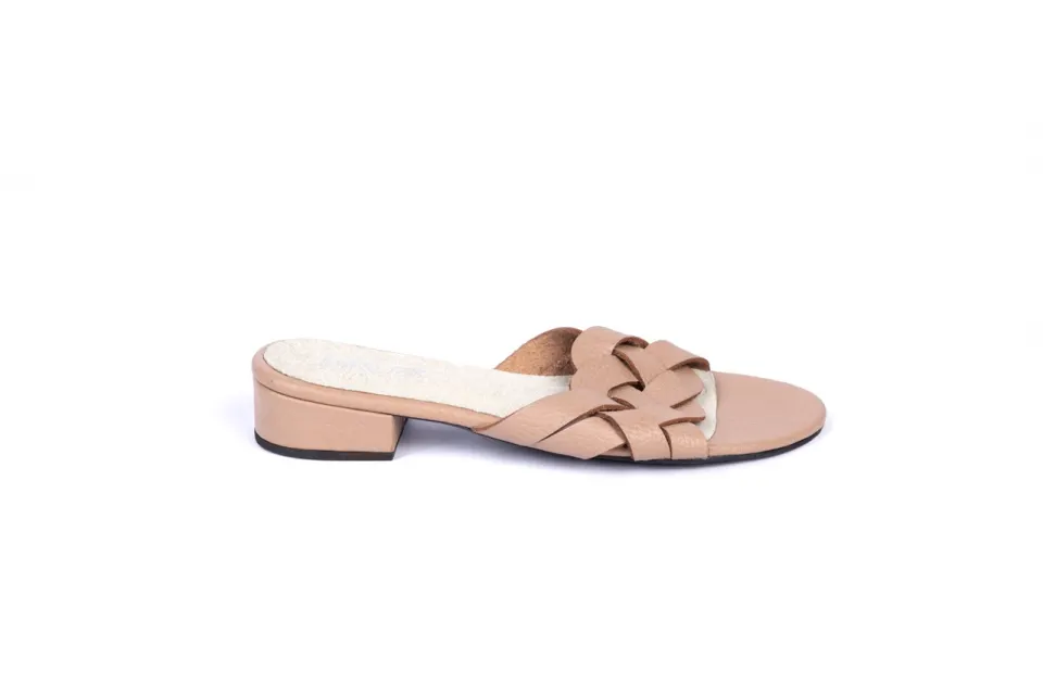Footwear 18, image 2