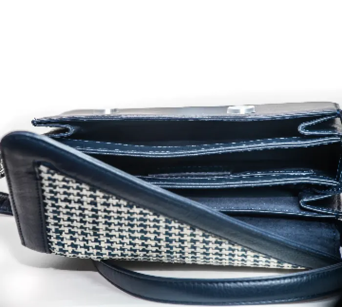 Clutch ni Maria, image 3