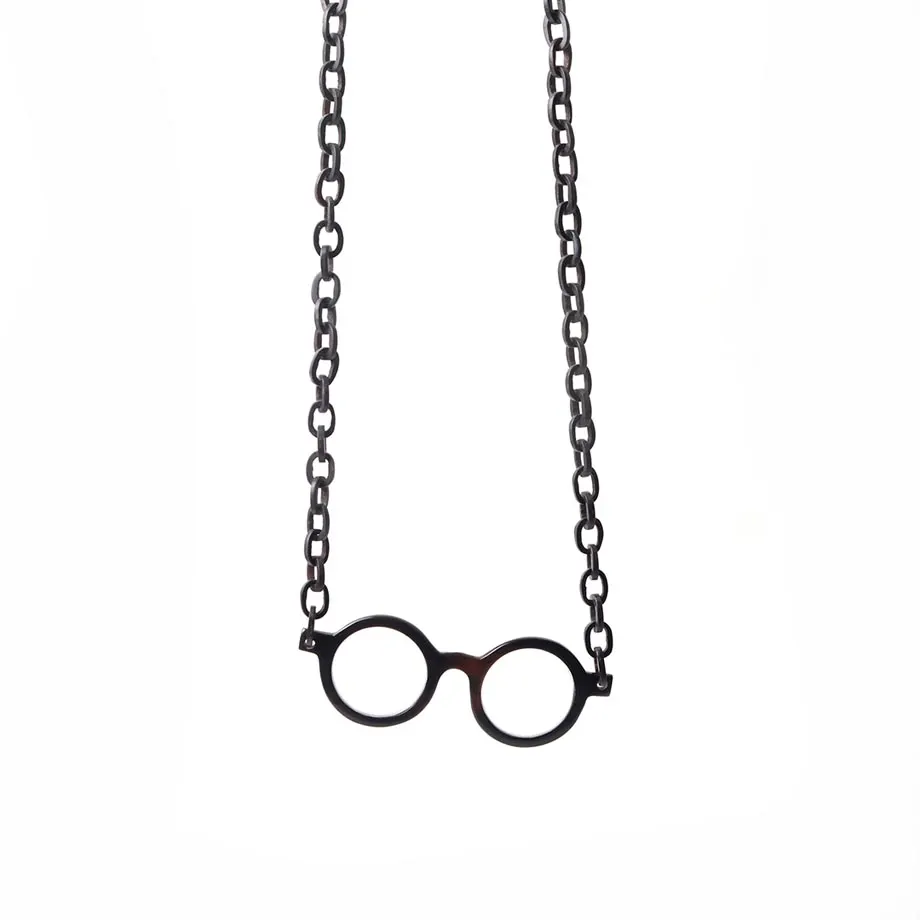 Necklace w/ Chain in Horn Strap w/ Round Frame Pendant, image 4