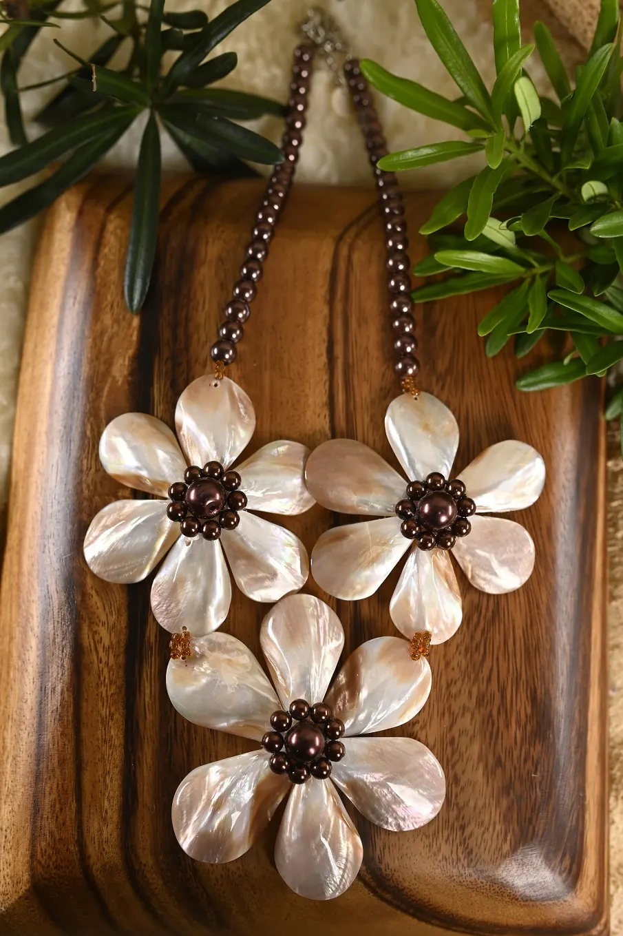 Brownlip 3 Flower Necklace, image 3
