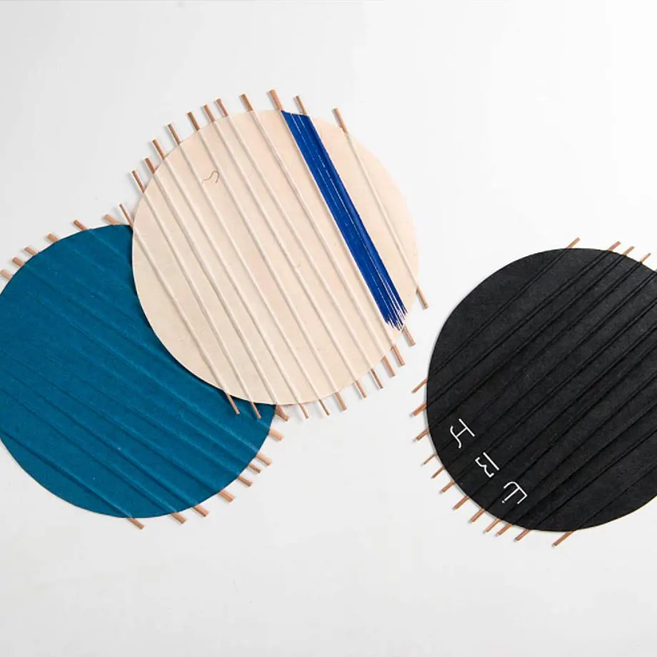 Washable Paper Placemats (Natural with Blue Strip Round), image 3