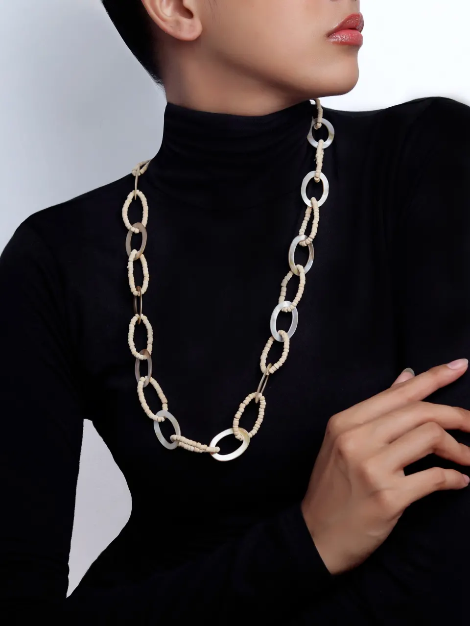 CABEBE OVAL CHAIN W/ COCO BEADS, image 2