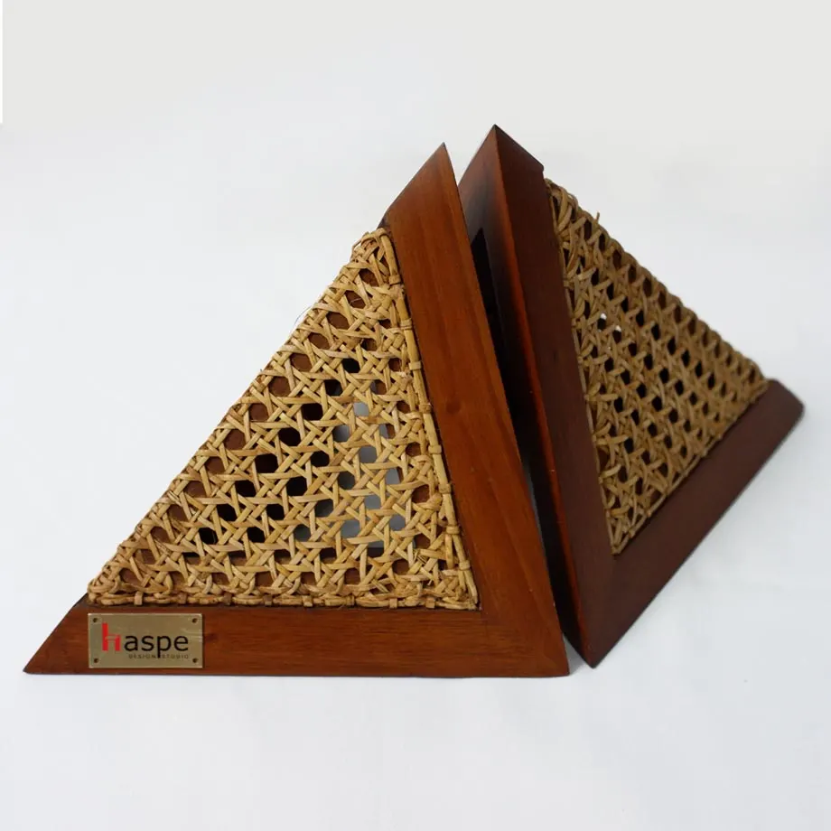 Tatsulok Bookends, image 1