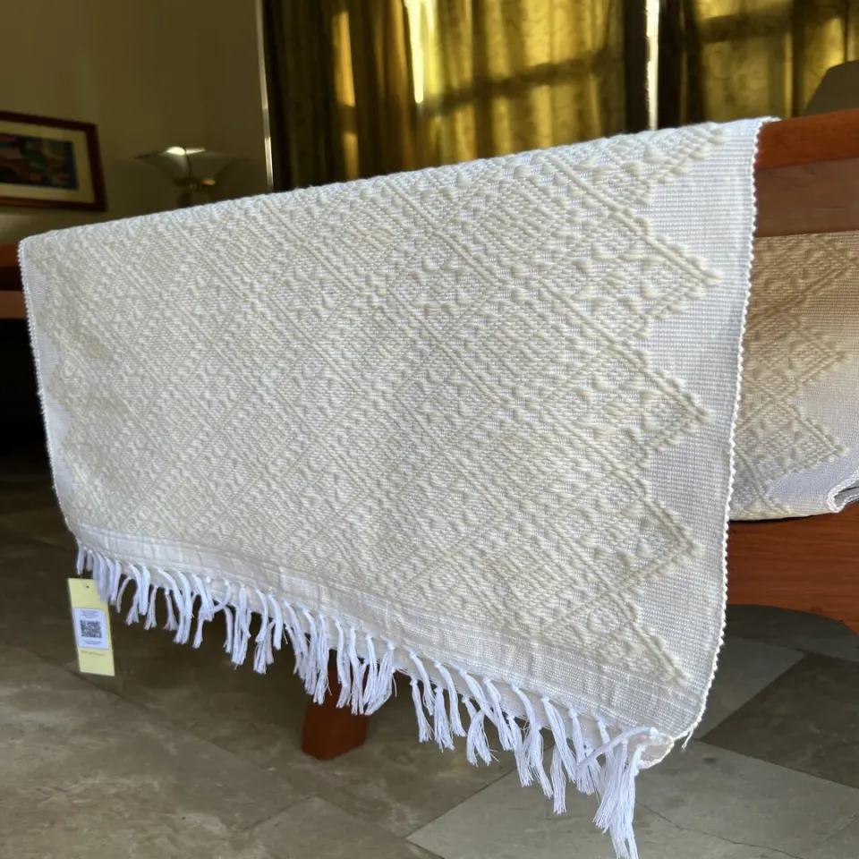 Queen’s Diamond Bed Runner, image 1