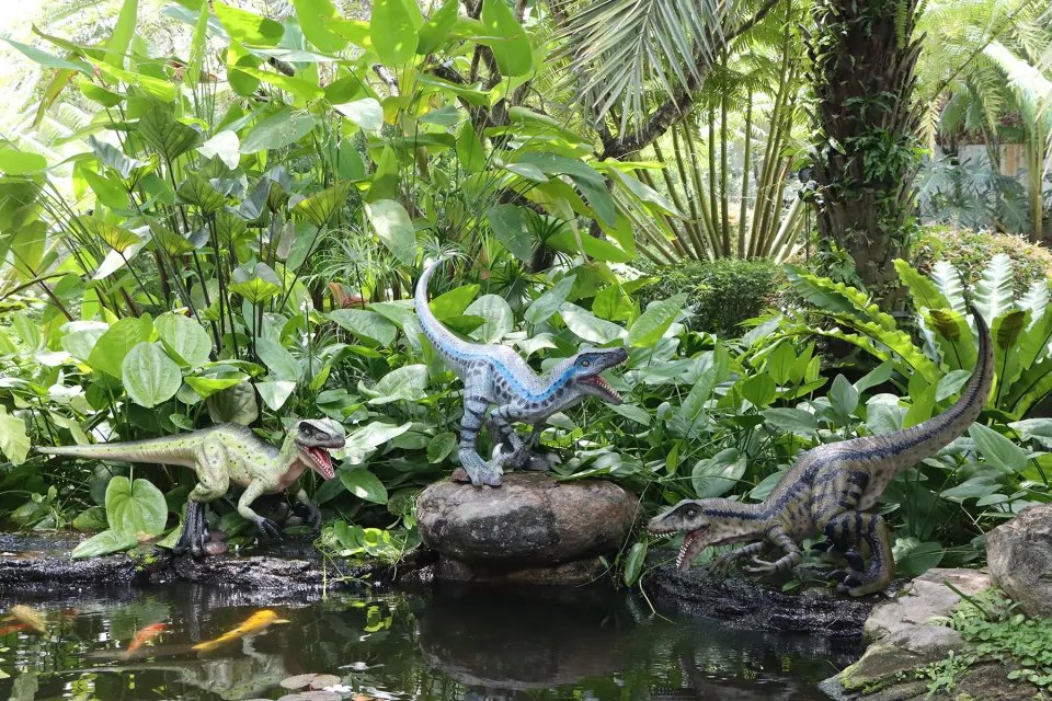 Velociraptors set of 3, image 1