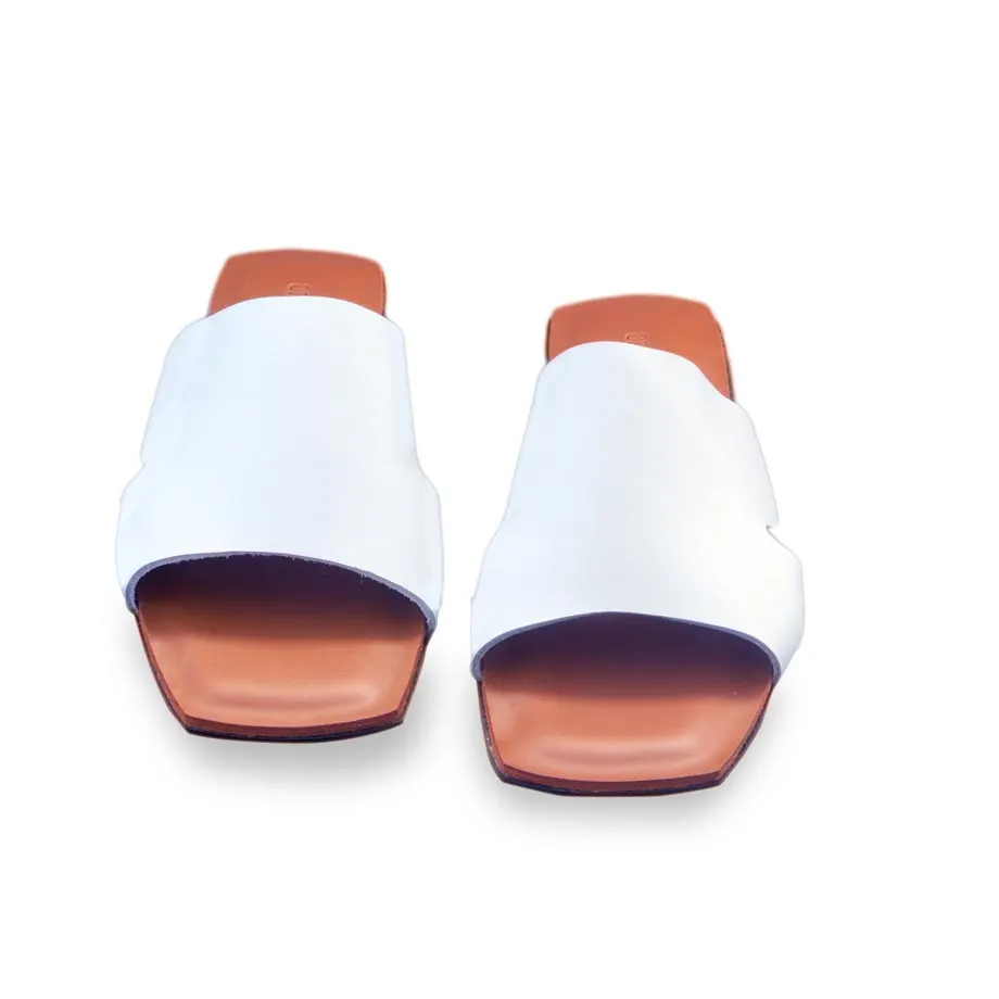 Nicola the Modern Bakya in White, image 1