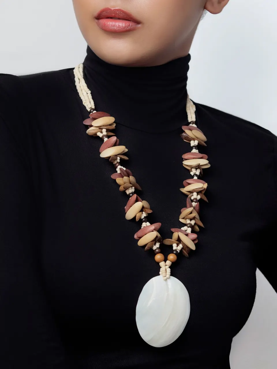 CABEBE OVAL W/ WOOD SIDE SLICE NECKLACE, image 3