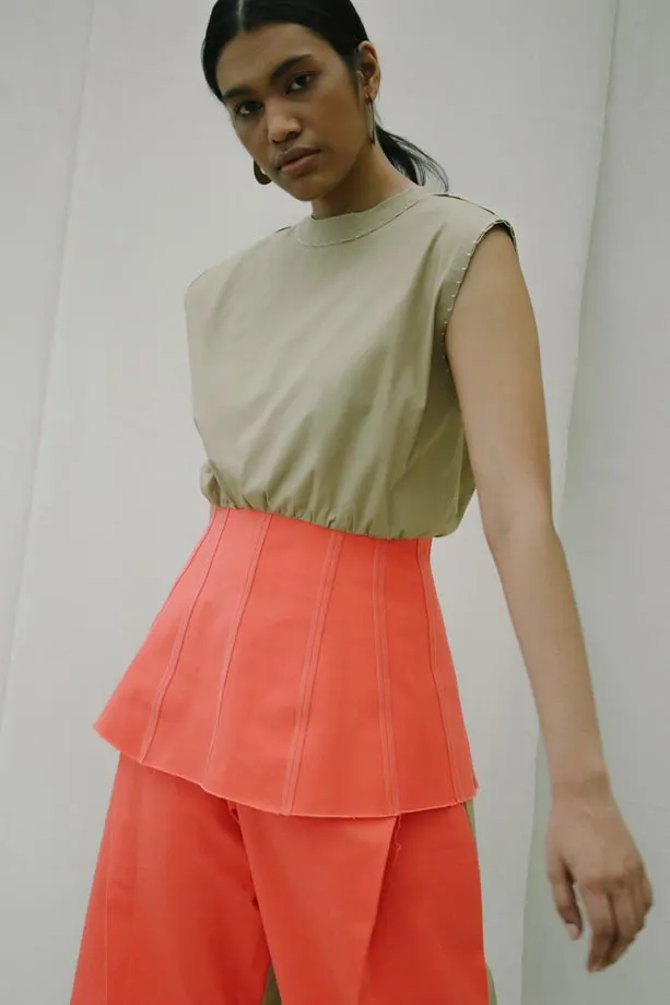 Look 1: Corset S/L Shirt & TL Shorts, image 3