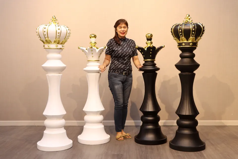 Giant Chess pieces, image 1