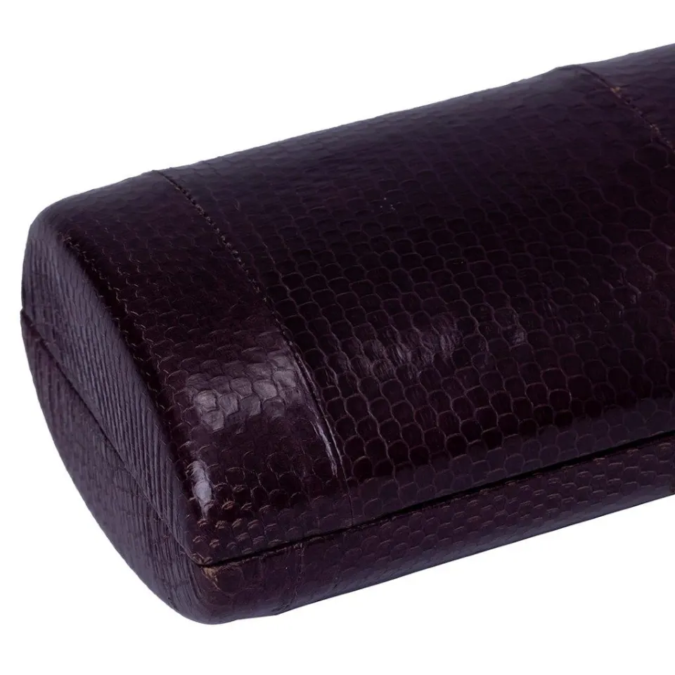 Aurelia clutch, image 2