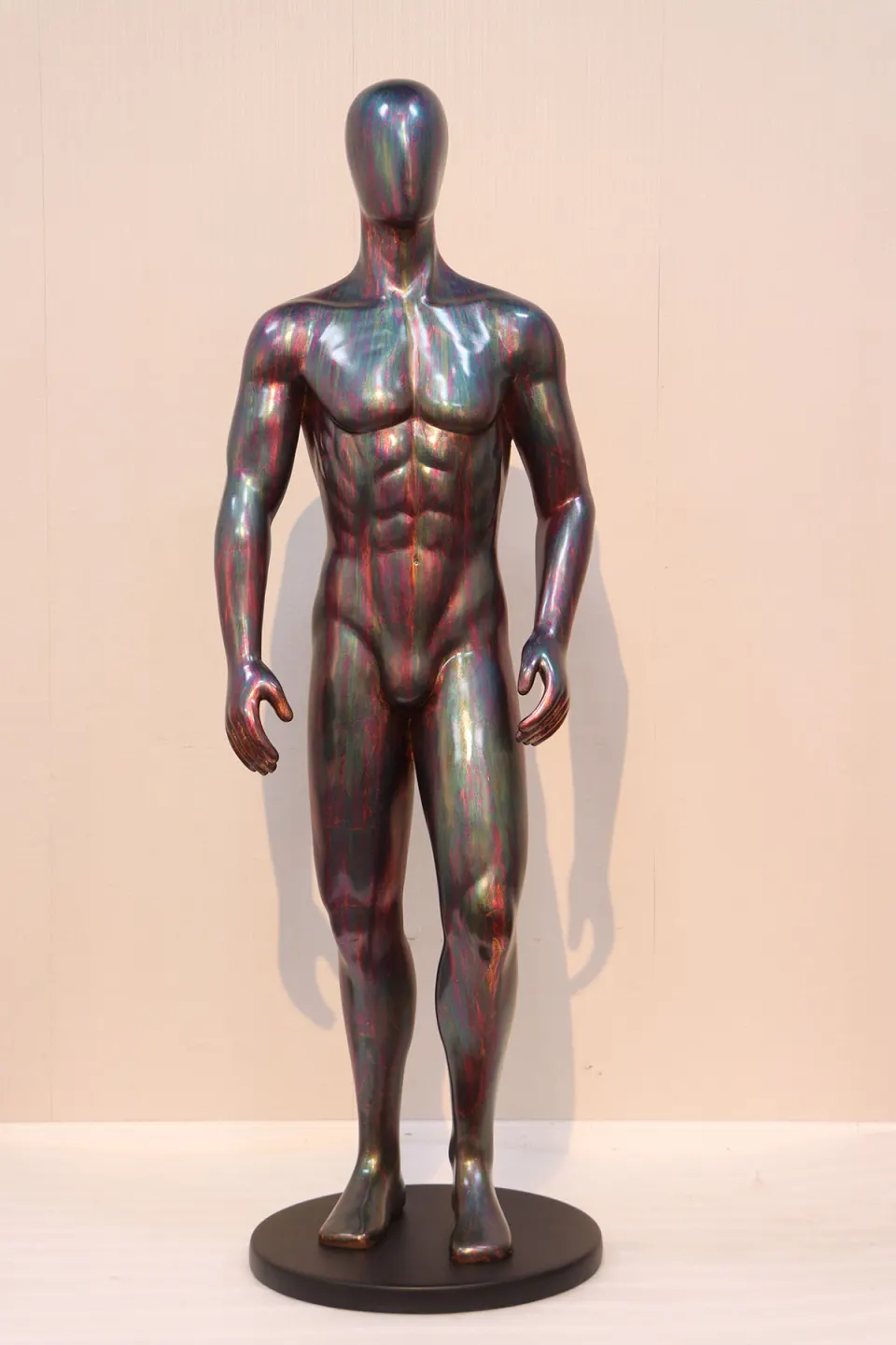 Hunky and Belle Lume in acid metallic finish, image 4