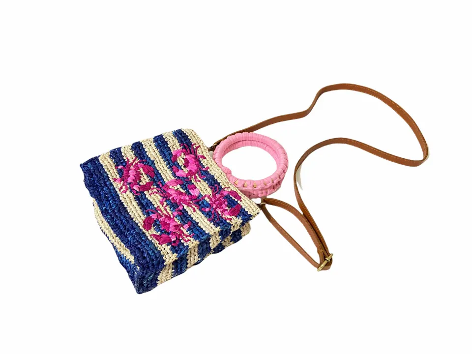 SHELLY IN CRAB HANDBAG, image 3