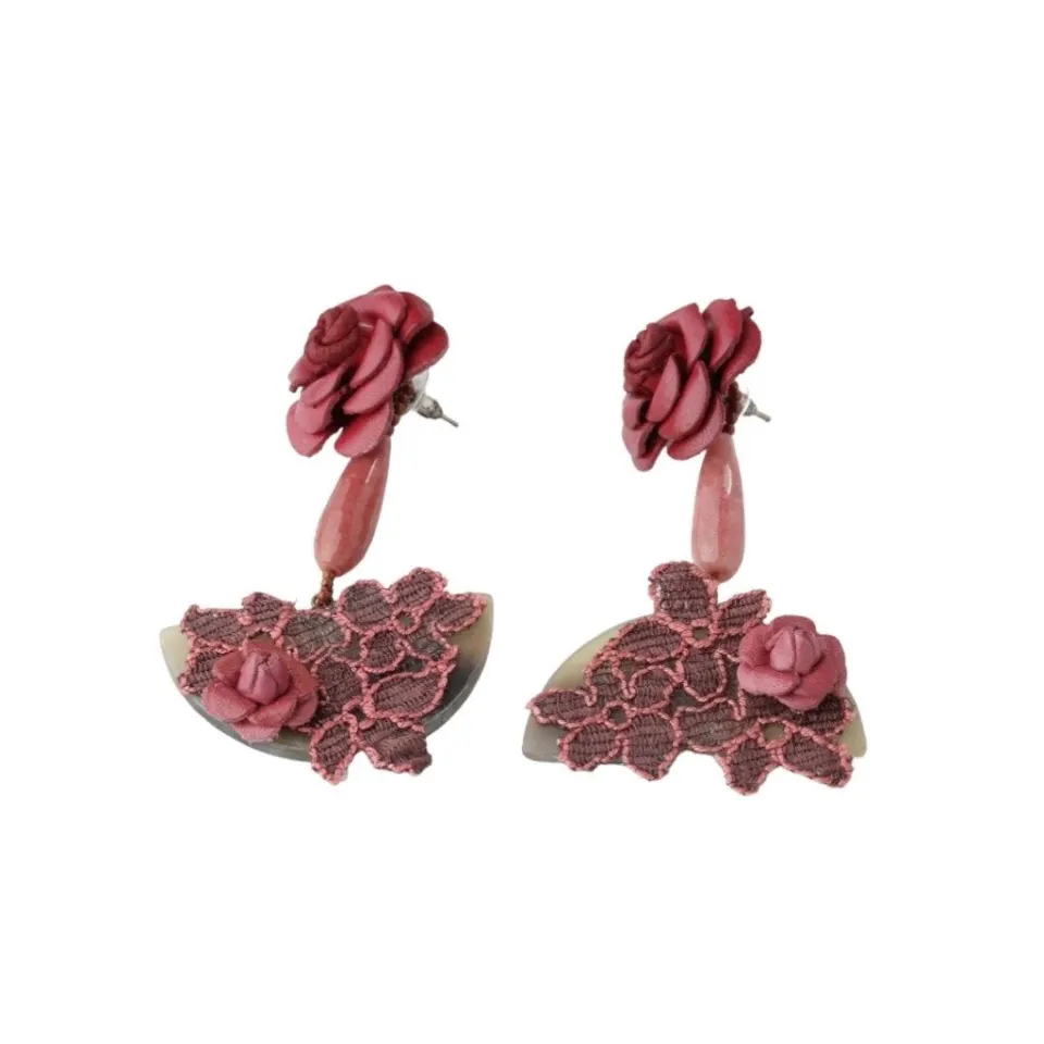 Rose on Lace , image 1