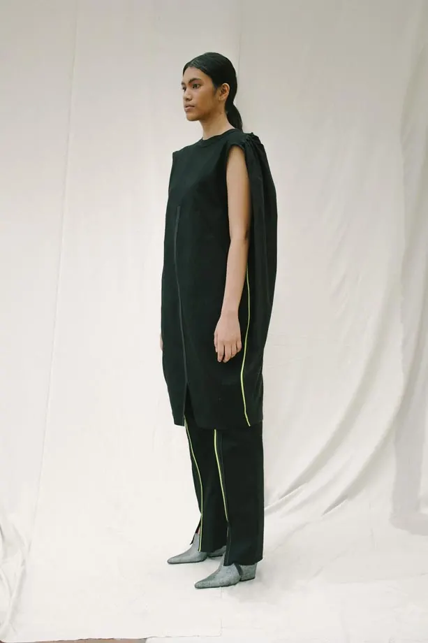 Look 7: SL Duster & Column Pants, image 1
