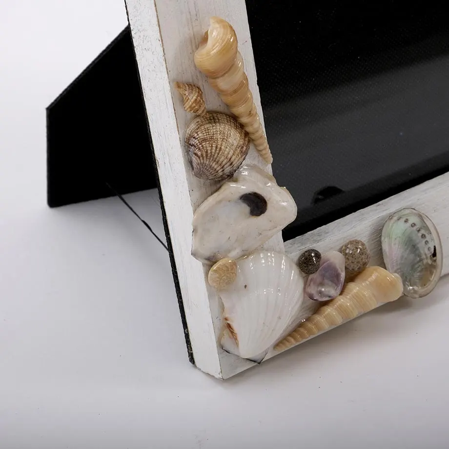 White wooden photo frames with assorted shells - corner, image 5
