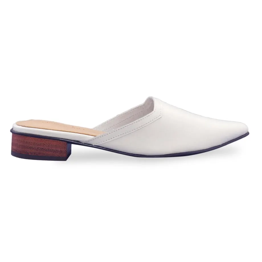 Meghan in White, image 3