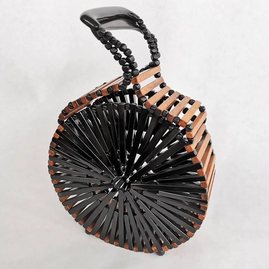 Gabria Circulo – Negra