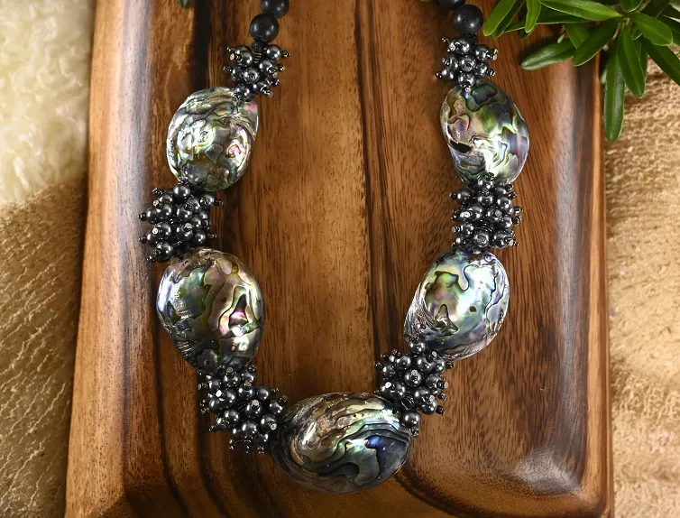 PAUA PUNGOL CHOKER W/ MULTIPLE PEARL, image 3