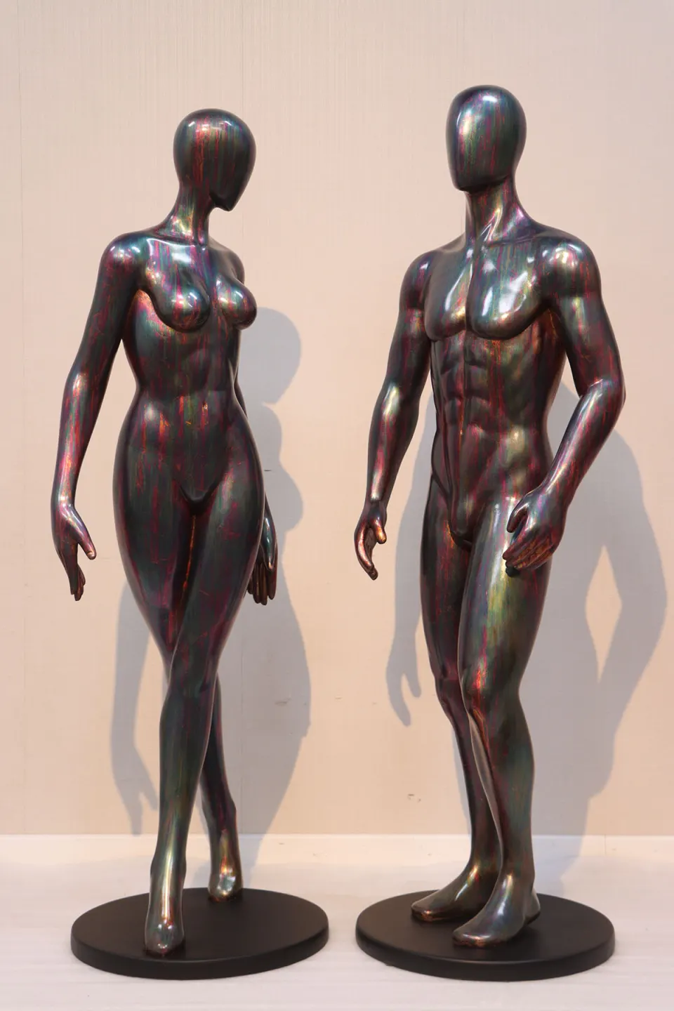 Hunky and Belle Lume in acid metallic finish, image 7