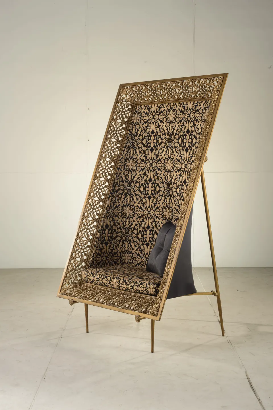 Golden Sheik Frame Chair, image 1