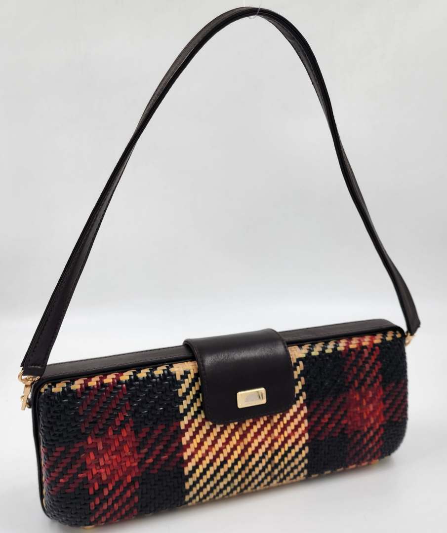 Anmari's Fashion House — image 5