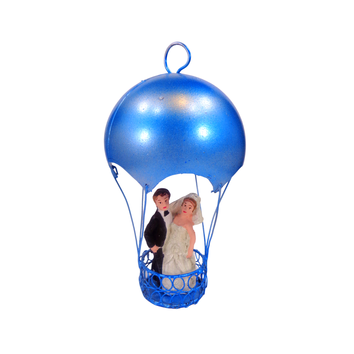 bride-and-groom-in-blue-hot-air-balloon-wedding-souvenirs-and